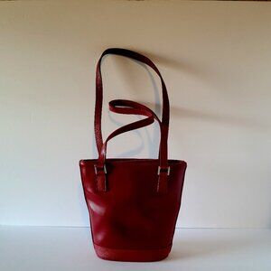 VILLAGER BY LIZ CLAIBORNE BURGUNDY PURSE SIZE SMALL